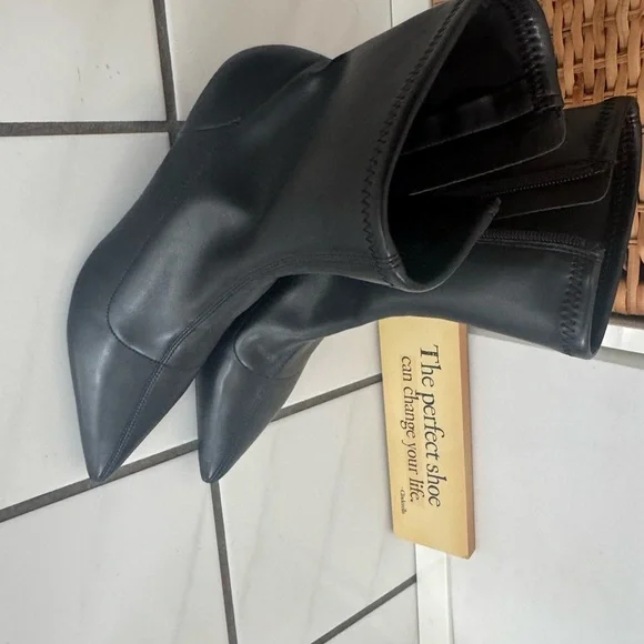 Abound Black Pointed Toe Kitten Heel Boots – Size 7MMinimalist Ankle Booties Heeled Boots